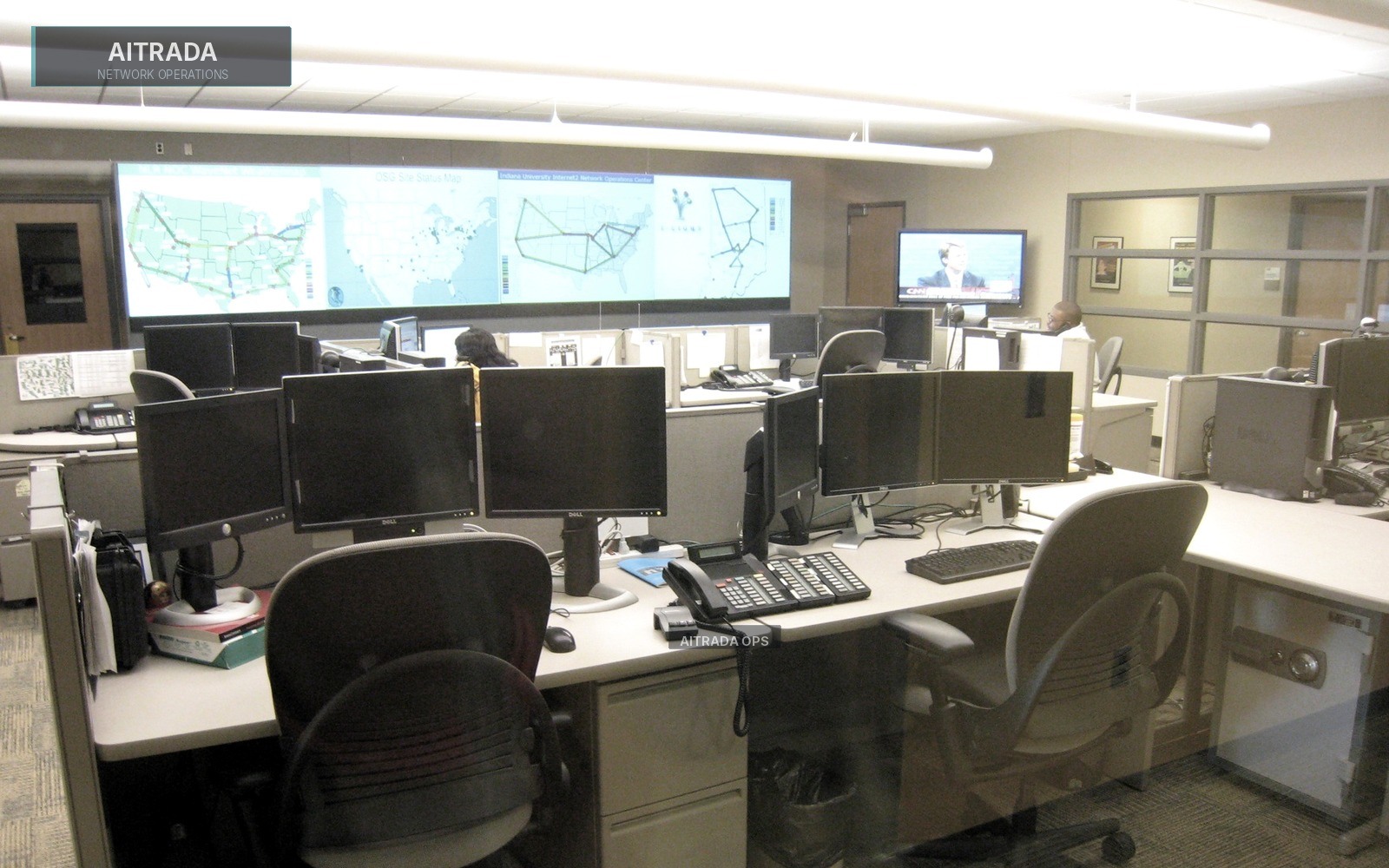 Fotografie eines AITRADA Operations Centers mit Monitoring