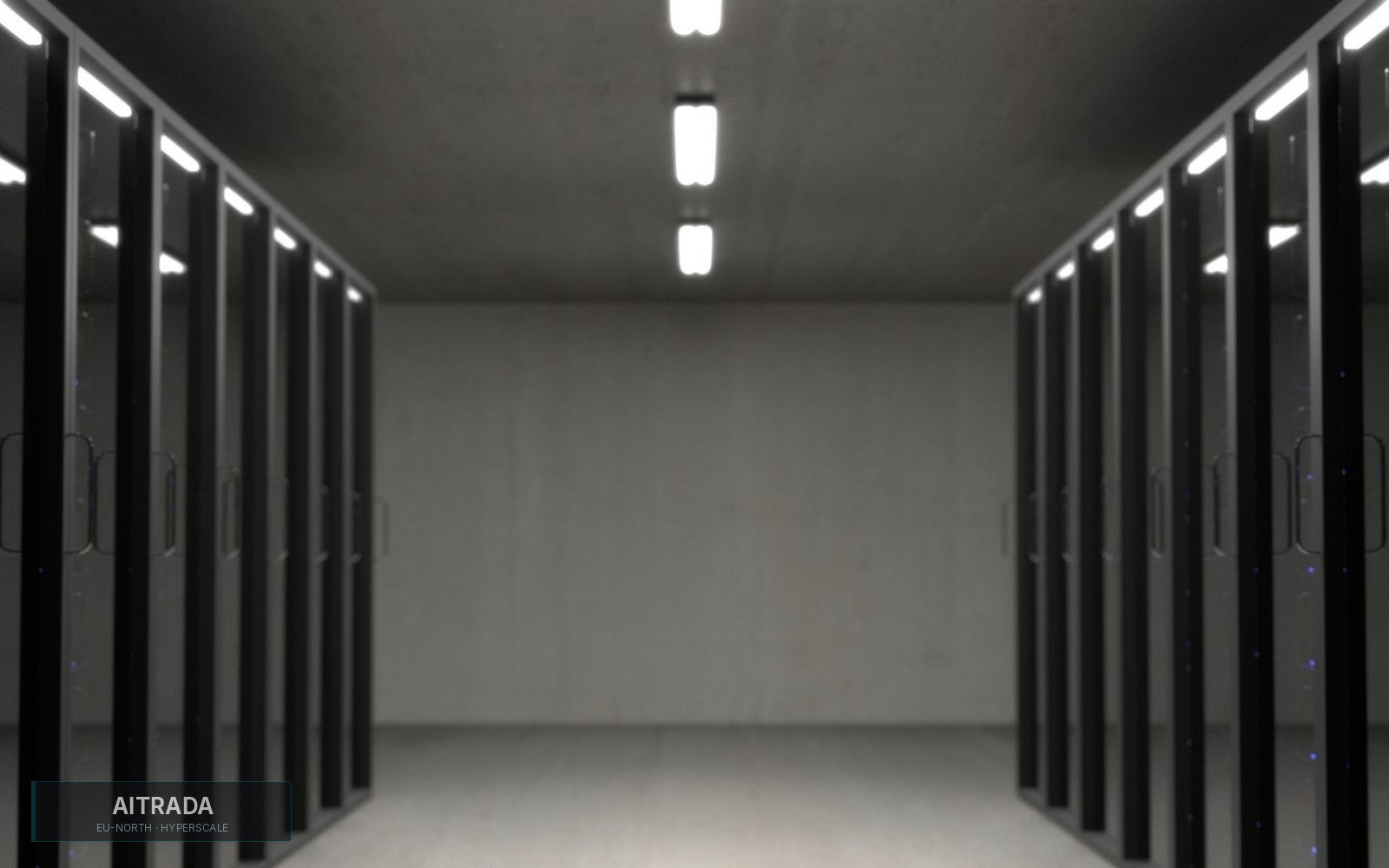 Fotografie einer AITRADA Serverhalle mit Rack-Reihen